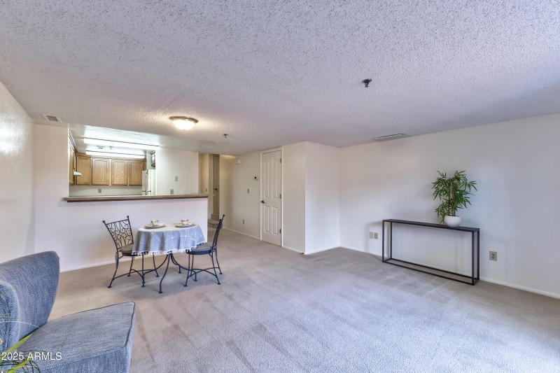 Barzona Interior - 08