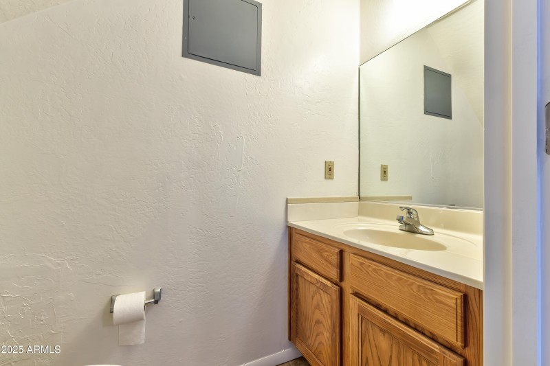 Barzona Interior - 11