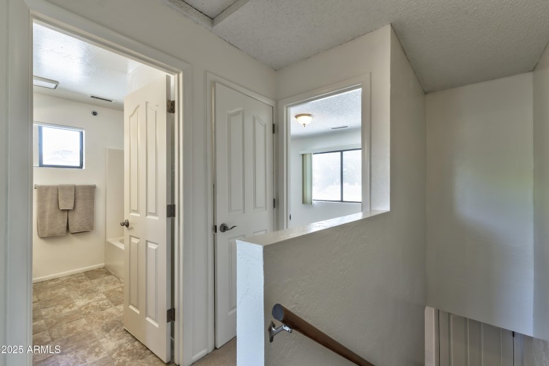 Barzona Interior - 12