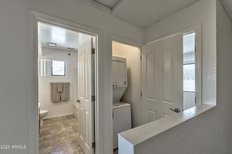 Barzona Interior - 13