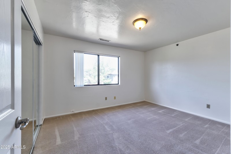 Barzona Interior - 14