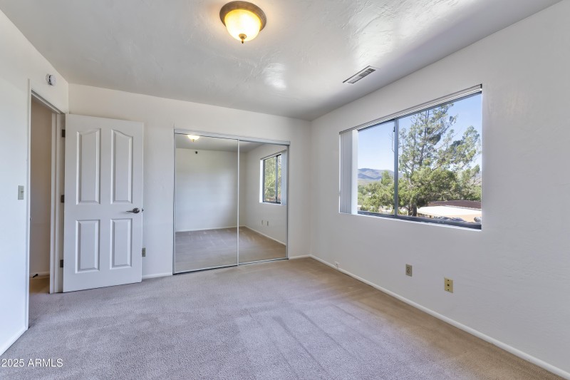 Barzona Interior - 15