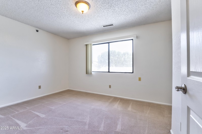 Barzona Interior - 19