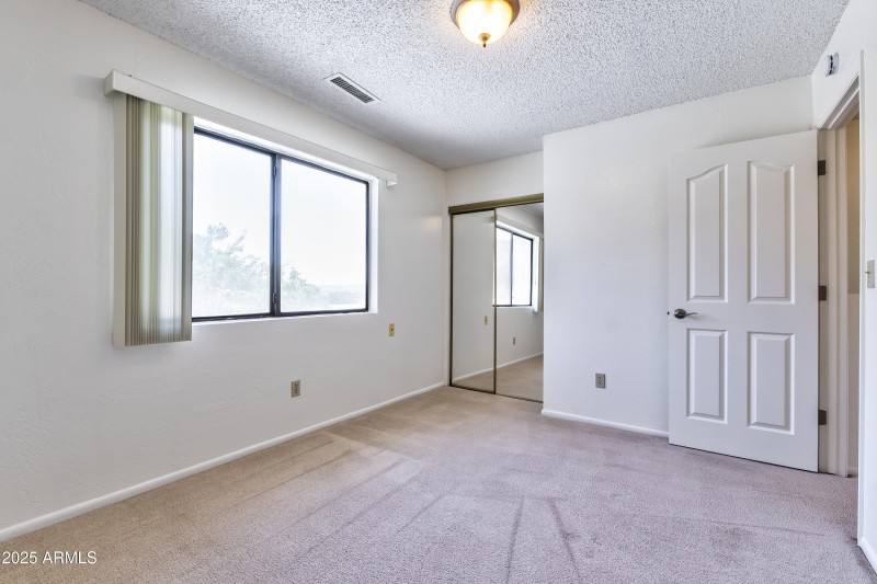 Barzona Interior - 20