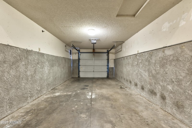 Barzona Interior - 21