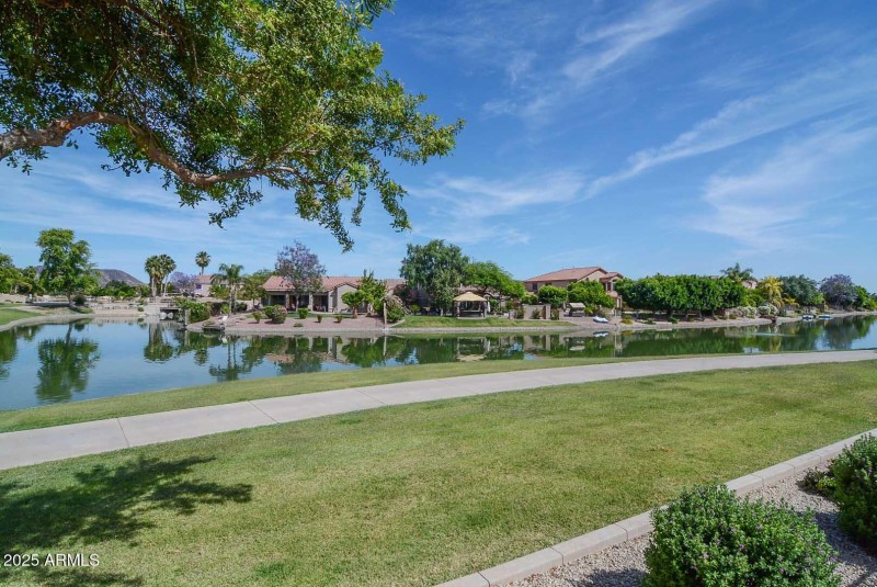 Sierra Verde Lake Walking Path2