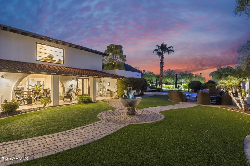 016_Twilight Courtyard