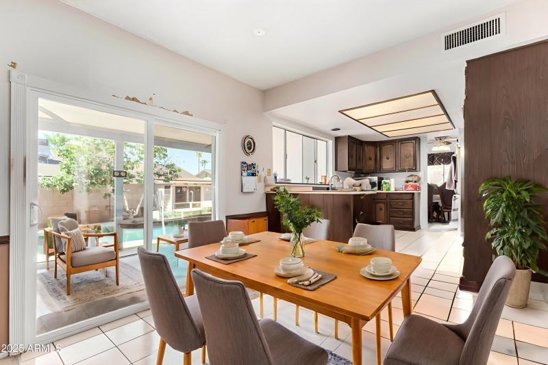 15-Brown - Dining Room - Scandinavian -