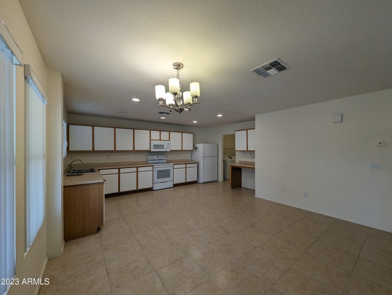 3215 W SAINT ANNE AVE