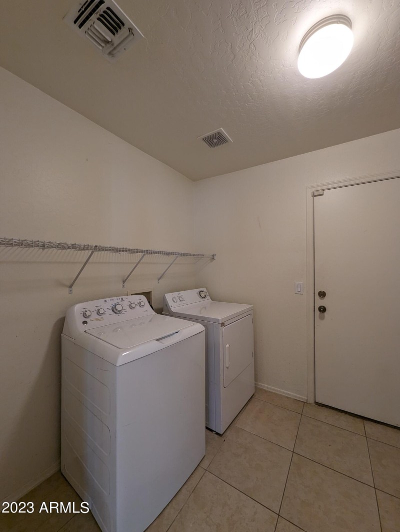 3215 W SAINT ANNE AVE