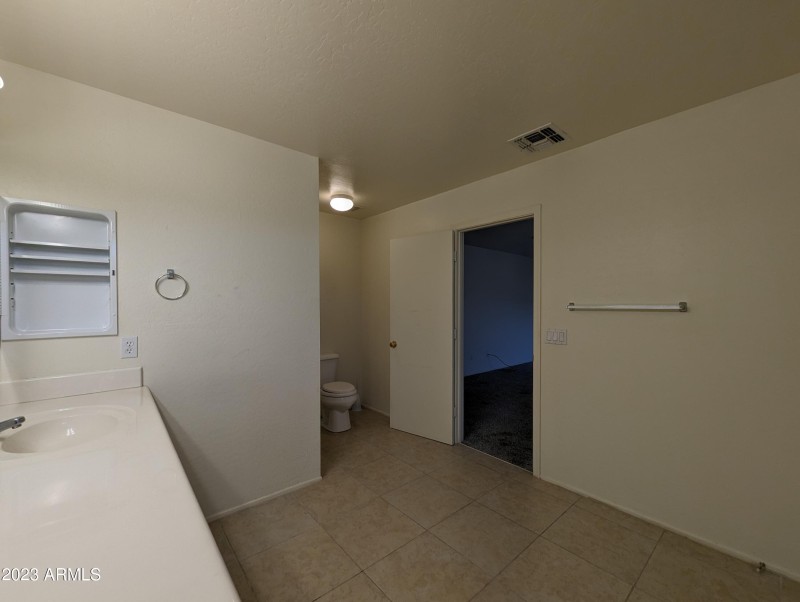 3215 W SAINT ANNE AVE