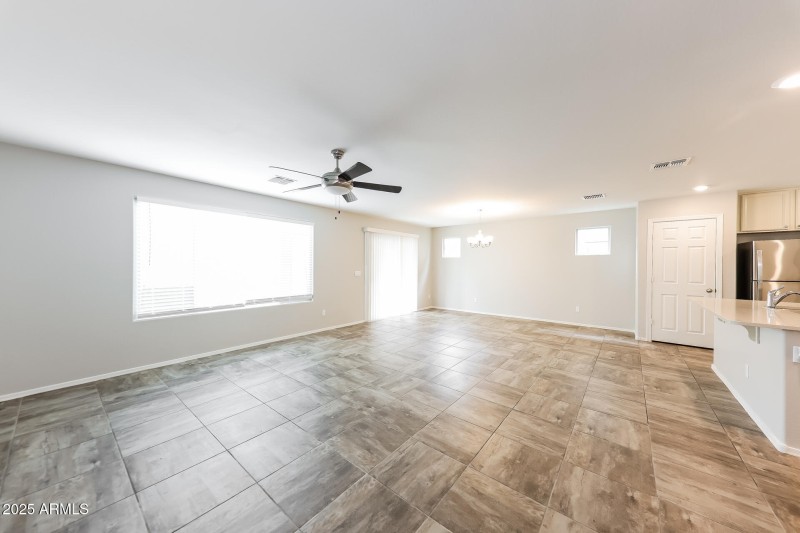 004-photo-living-room-14372505