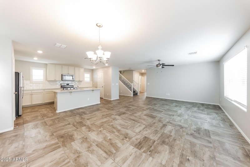 006-photo-dining-room-14372507