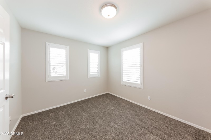 014-photo-bedroom-14372494