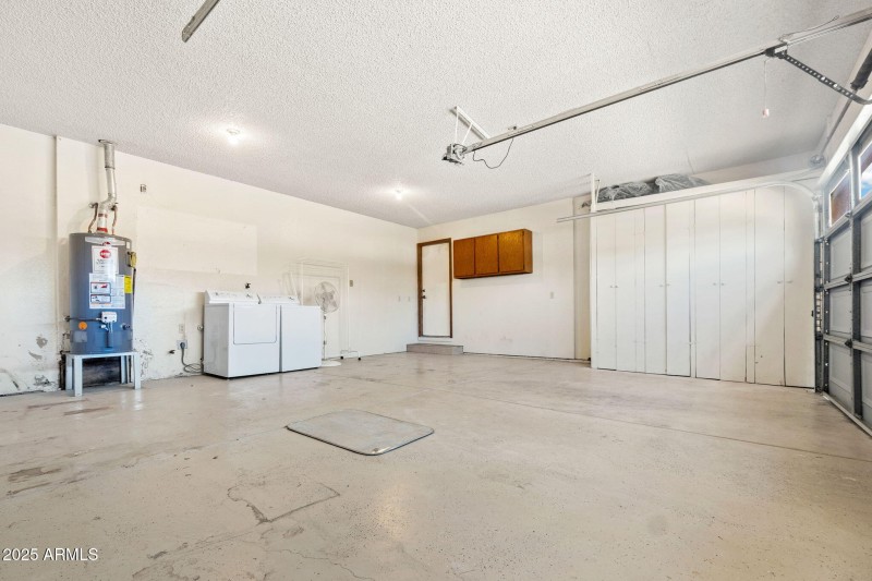 32_2 Car Garage w Cabinets