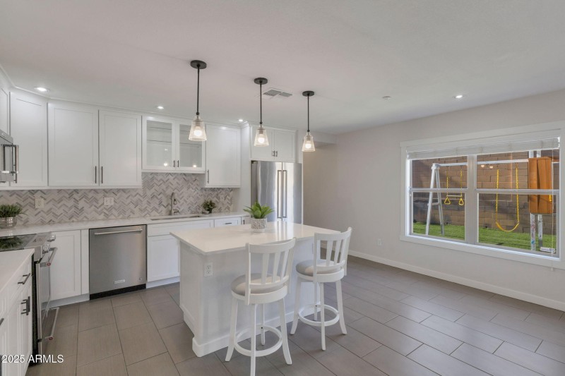 LIGHT AND BRIGHT KITCHEN