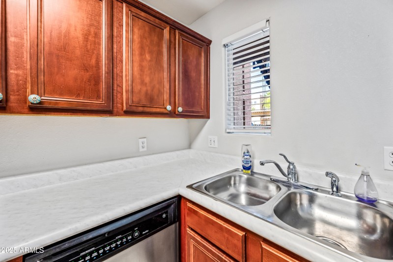 10-17017N12S1126-ocupix