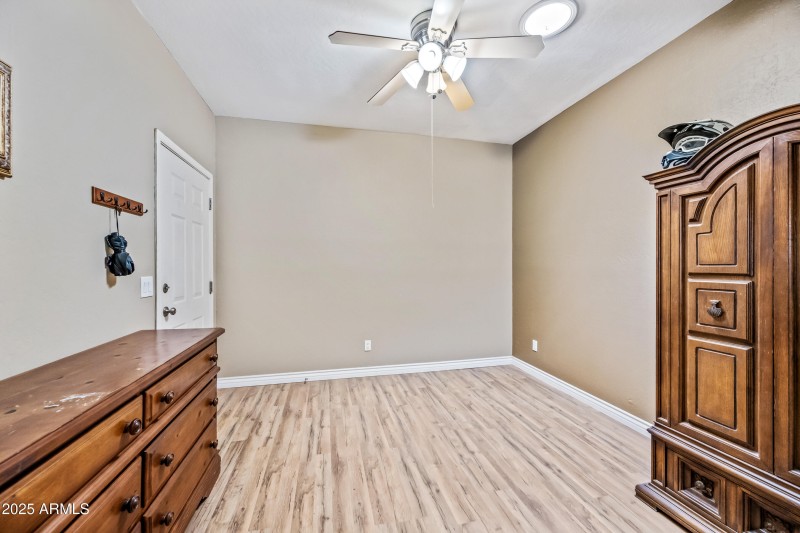 Bonus room off of the kitchen