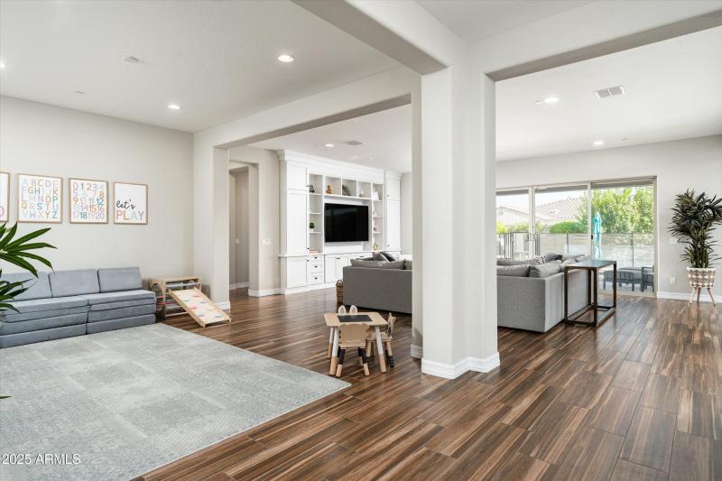 11-3727 E Fargo St (11 of 68)