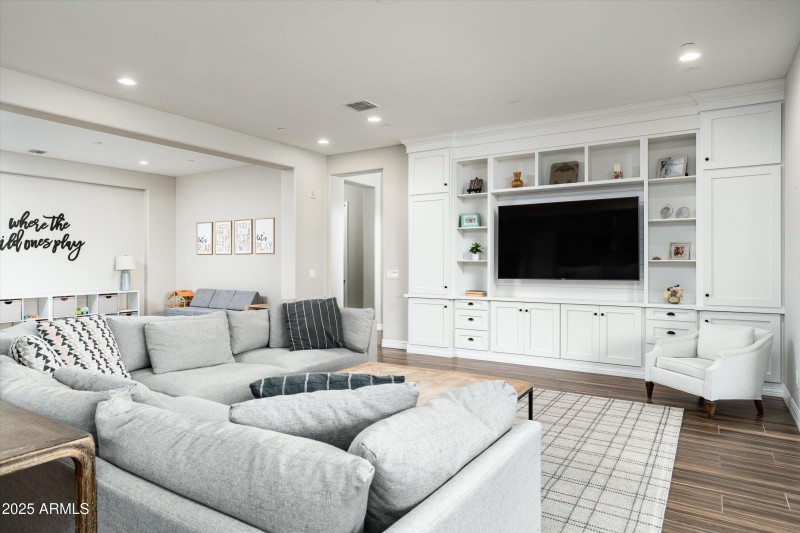 19-3727 E Fargo St (19 of 68)