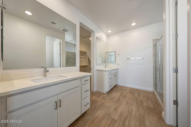 1188_Harbor_25817_OwnersBath