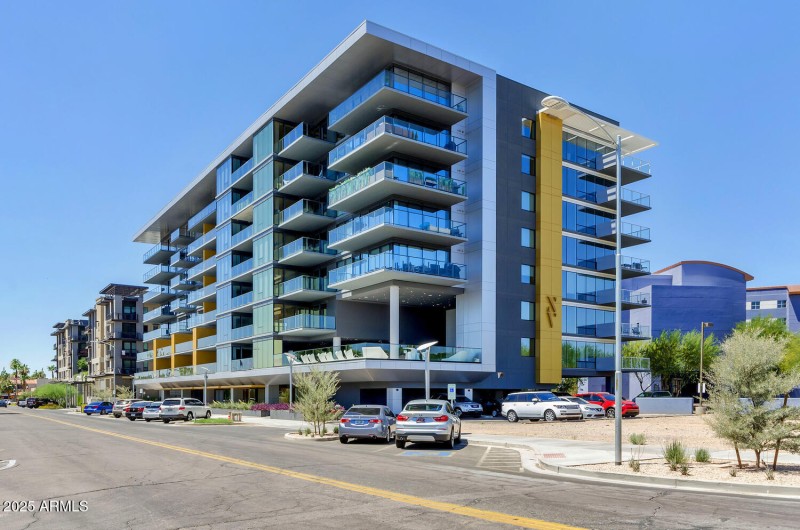 4422 N 75th St-large-002-008-TOD 2797-15