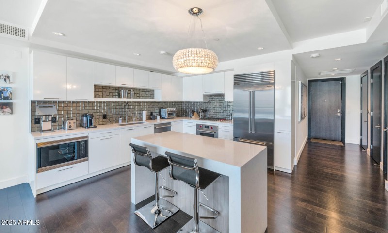 4422 N 75th St-large-008-033-TOD9474-150