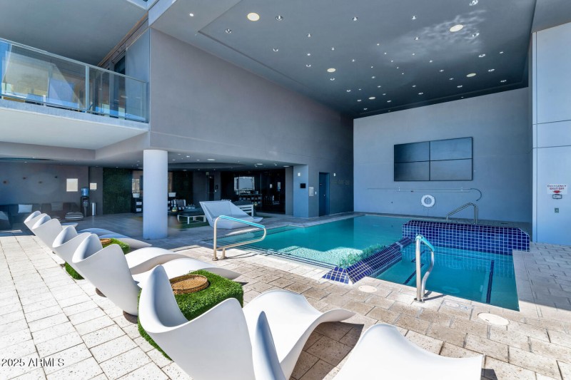 4422 N 75th St-large-031-032-TOD9487-150