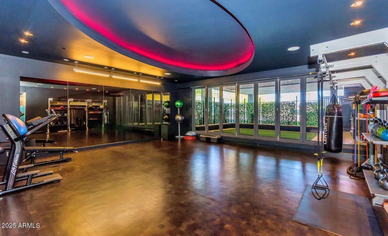 4422 N 75th St-large-034-013-TOD 2824-15