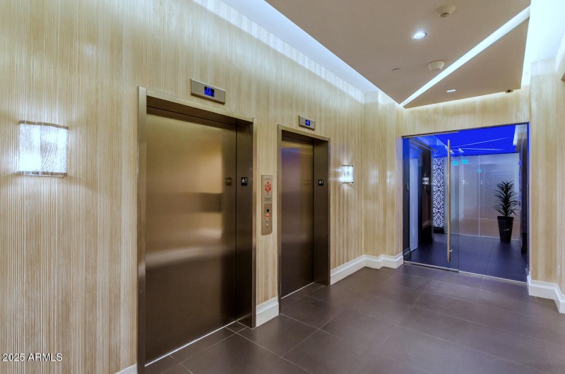 4422 N 75th St-large-036-007-TOD 2793-15