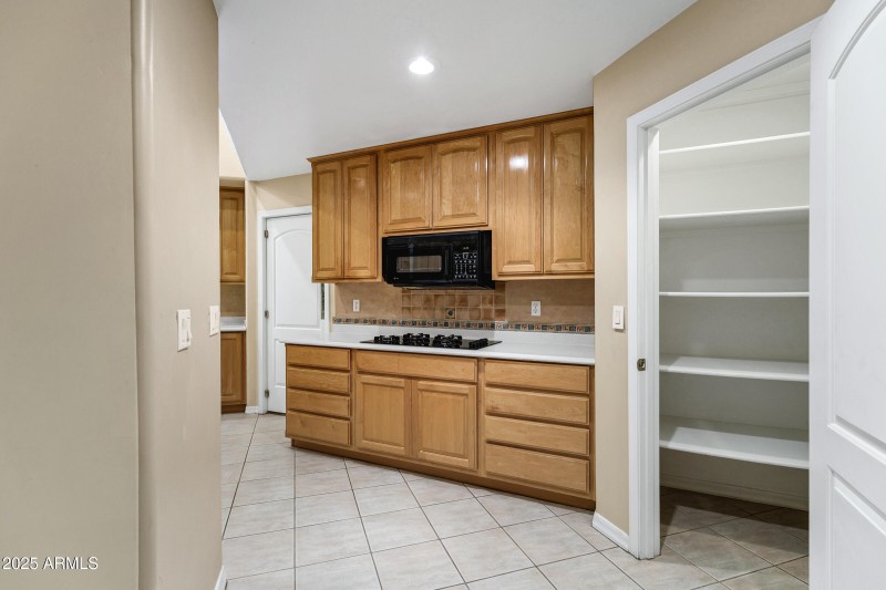 3819 E Ivyglen St-13