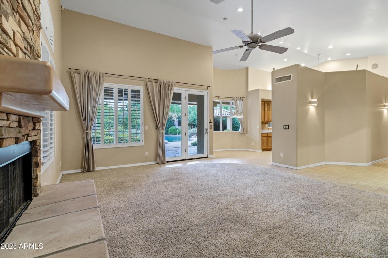 3819 E Ivyglen St-23