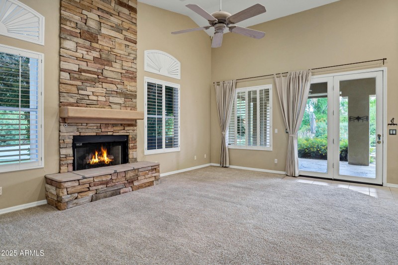 3819 E Ivyglen St-24