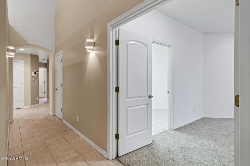 3819 E Ivyglen St-26