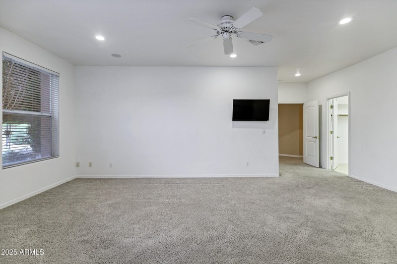 3819 E Ivyglen St-29