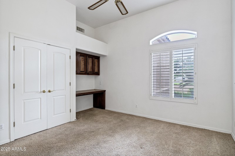 3819 E Ivyglen St-31