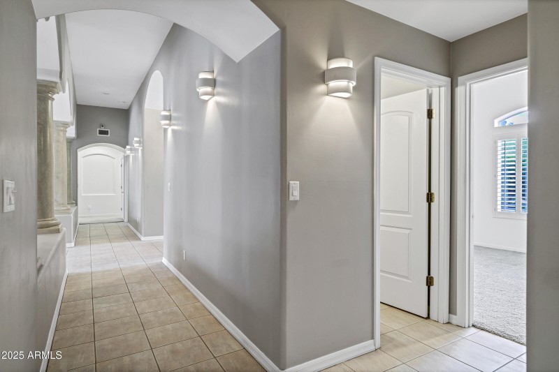 3819 E Ivyglen St-46