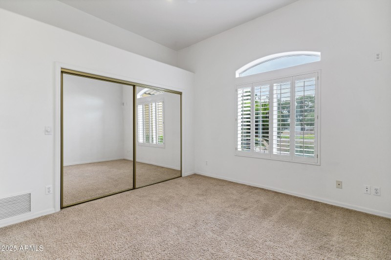 3819 E Ivyglen St-47