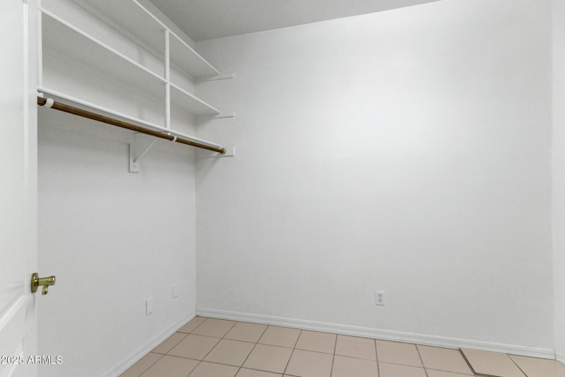 3819 E Ivyglen St-49