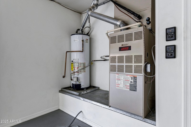 3819 E Ivyglen St-52