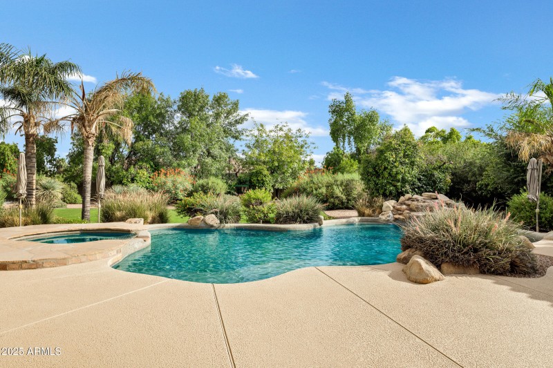 3819 E Ivyglen St-66