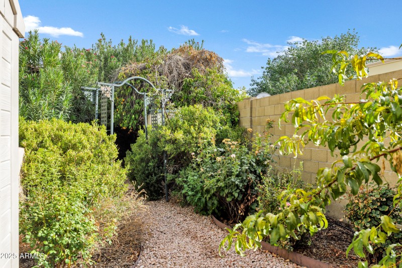 3819 E Ivyglen St-69