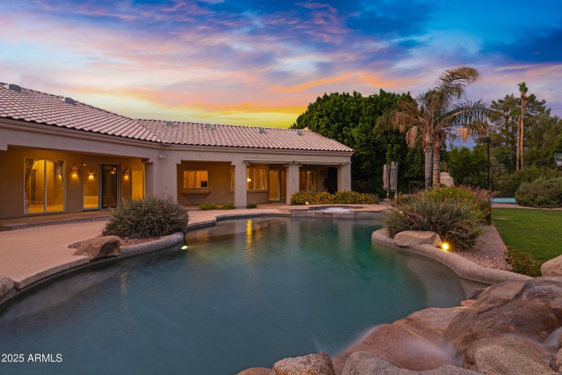 3819 E Ivyglen St-82