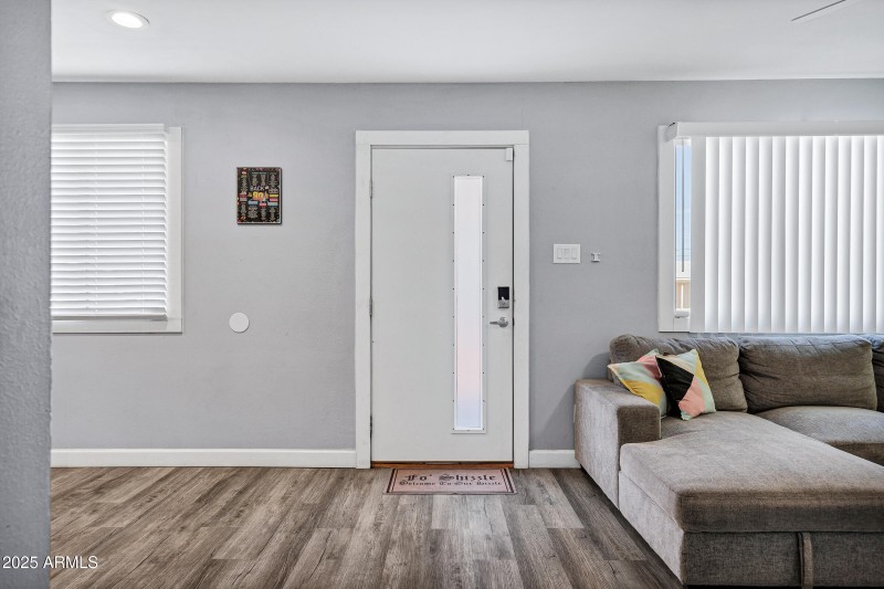 2012 N Van Ness Ave-5