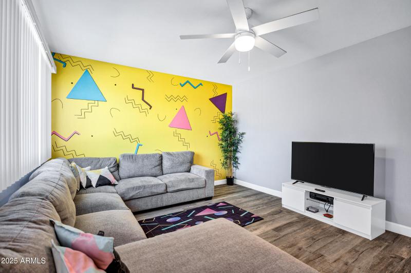 2012 N Van Ness Ave-7