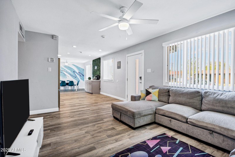 2012 N Van Ness Ave-8