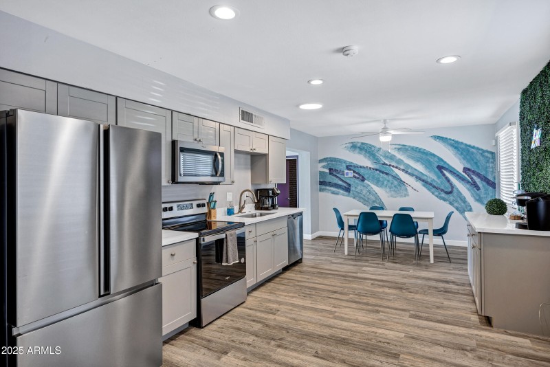 2012 N Van Ness Ave-9