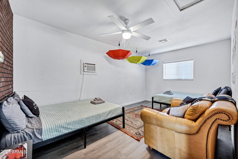 2012 N Van Ness Ave-16