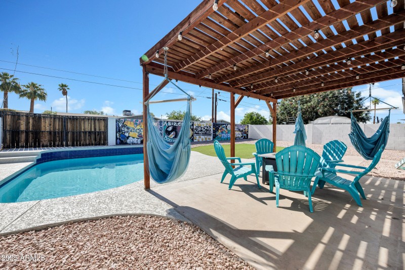 2012 N Van Ness Ave-30