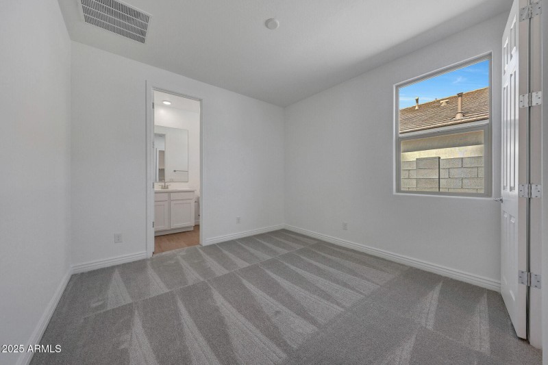 1025_Crimson_14786_bed4